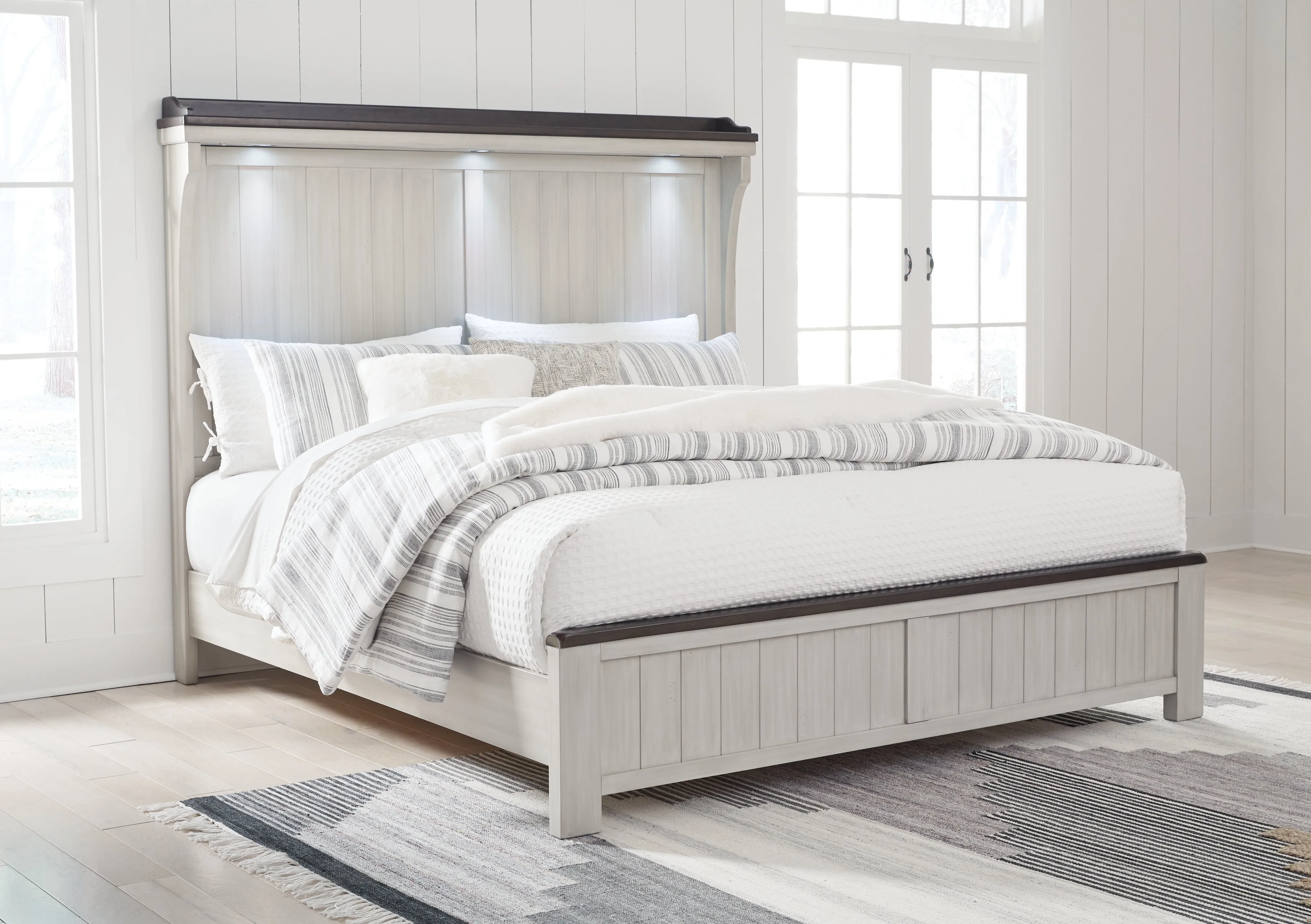 Darborn King Panel Bed with Mirrored Dresser in Gray/Brown
