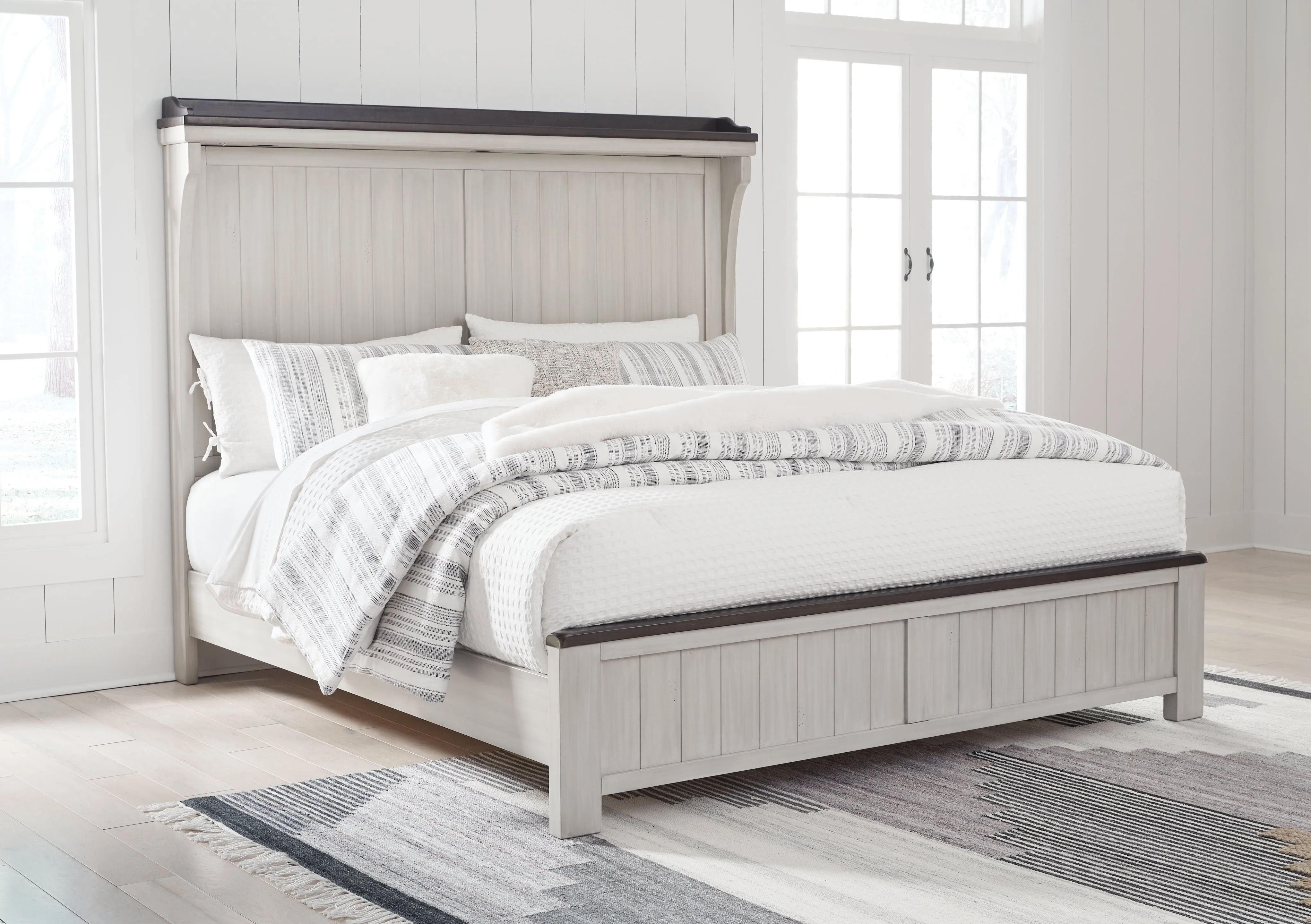 Darborn King Panel Bed with Mirrored Dresser in Gray/Brown