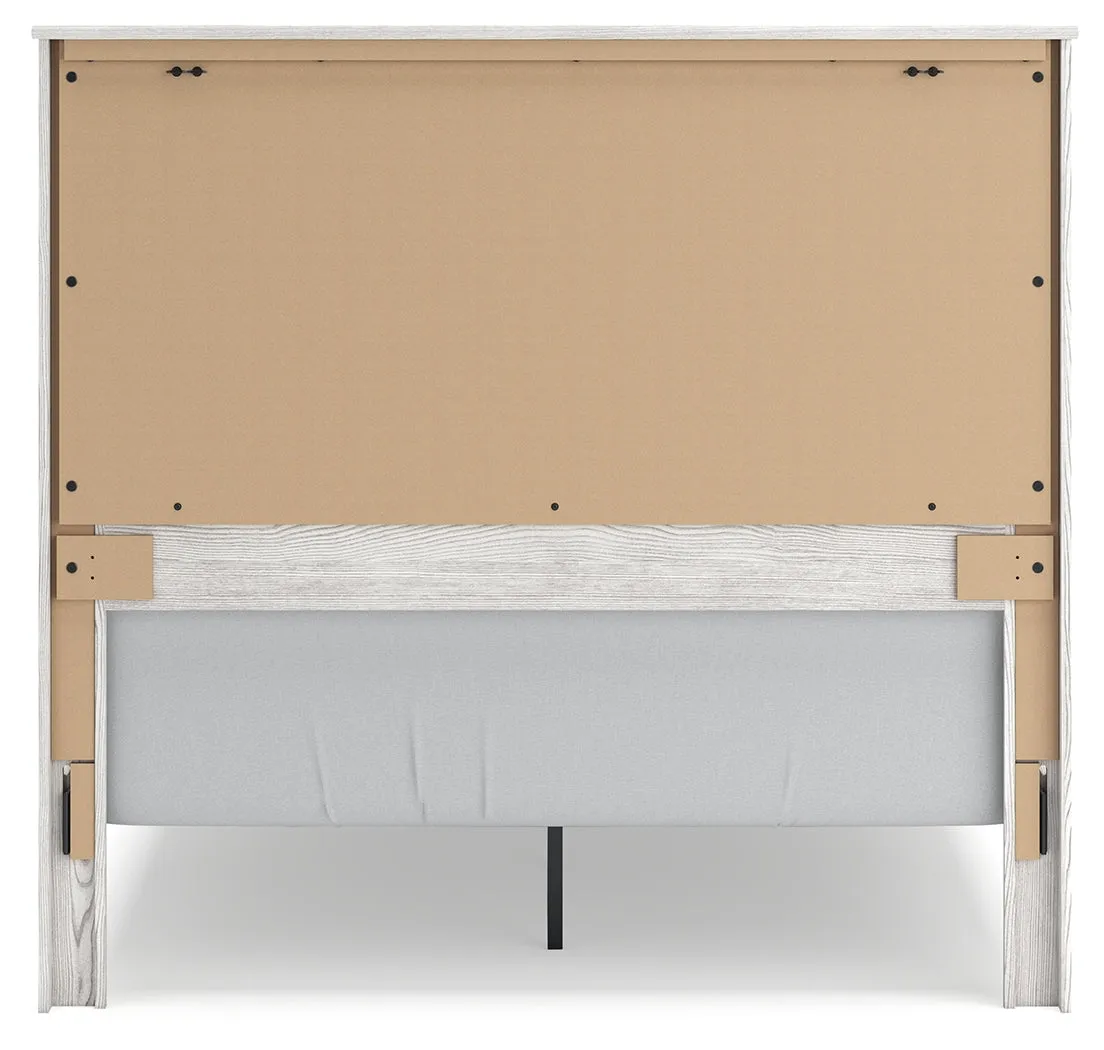 Gerridan Queen Panel Bed with Dresser and 2 Nightstands in White/Gray