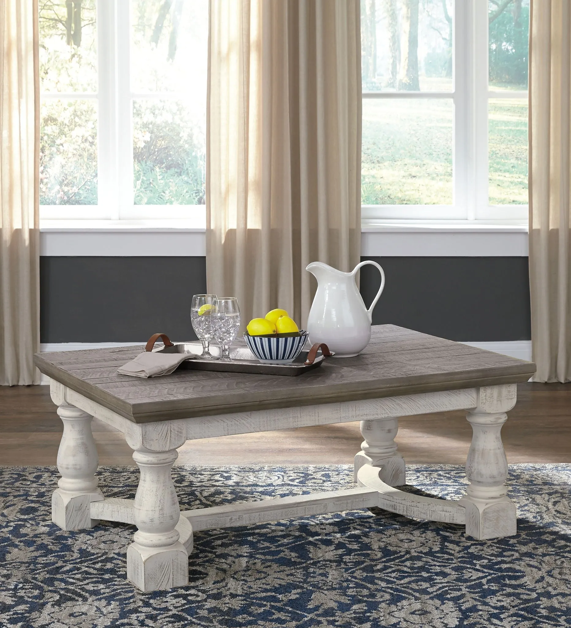 Havalance Cocktail Table
