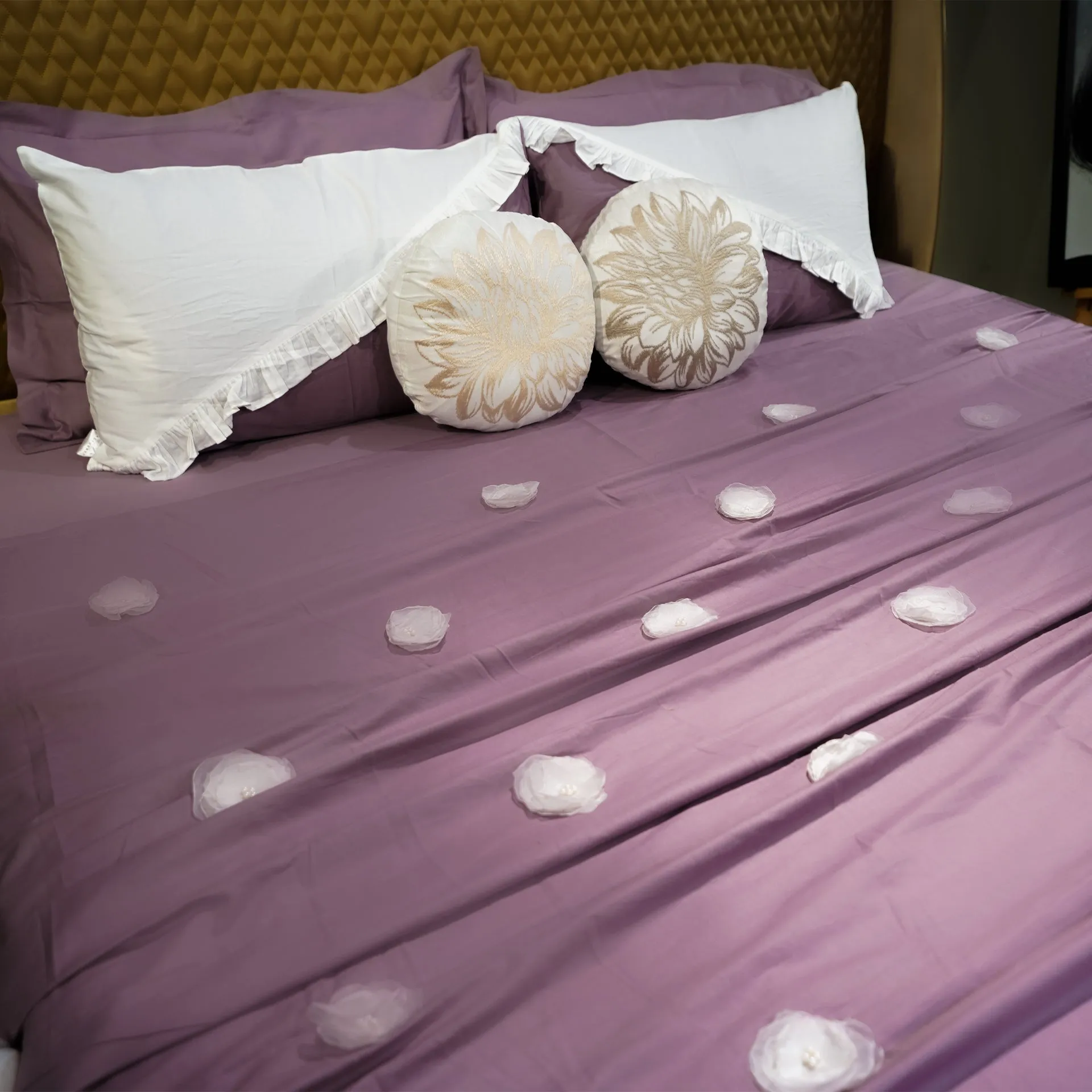Whispering Lily Cushion cover